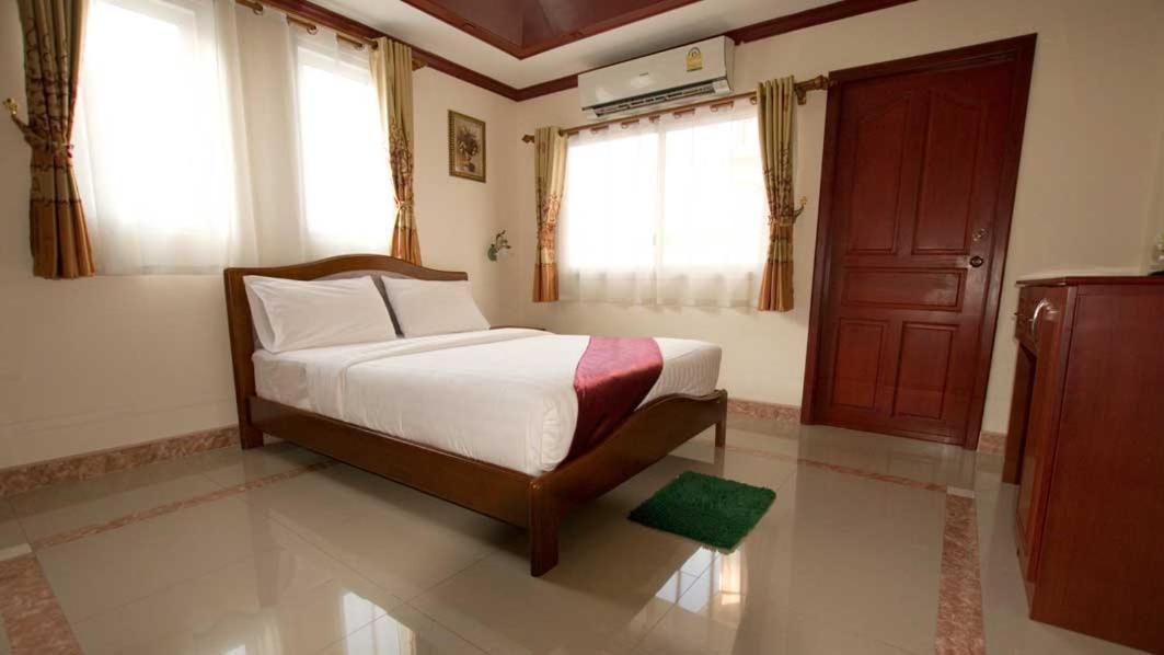 Bluebird Inn Pattaya Exterior photo